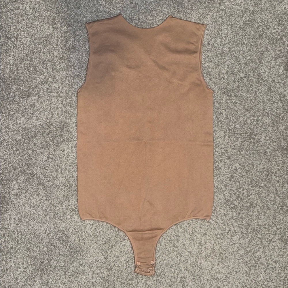 SKIMS Essential Crew Neck Sleeveless Bodysuit in sandstone - Size XXS/XS